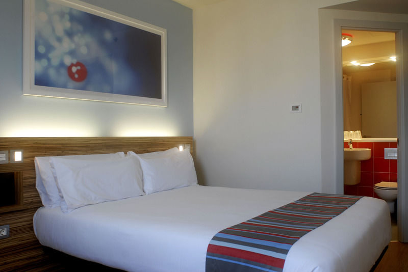 Travelodge London Woolwich Екстериор снимка