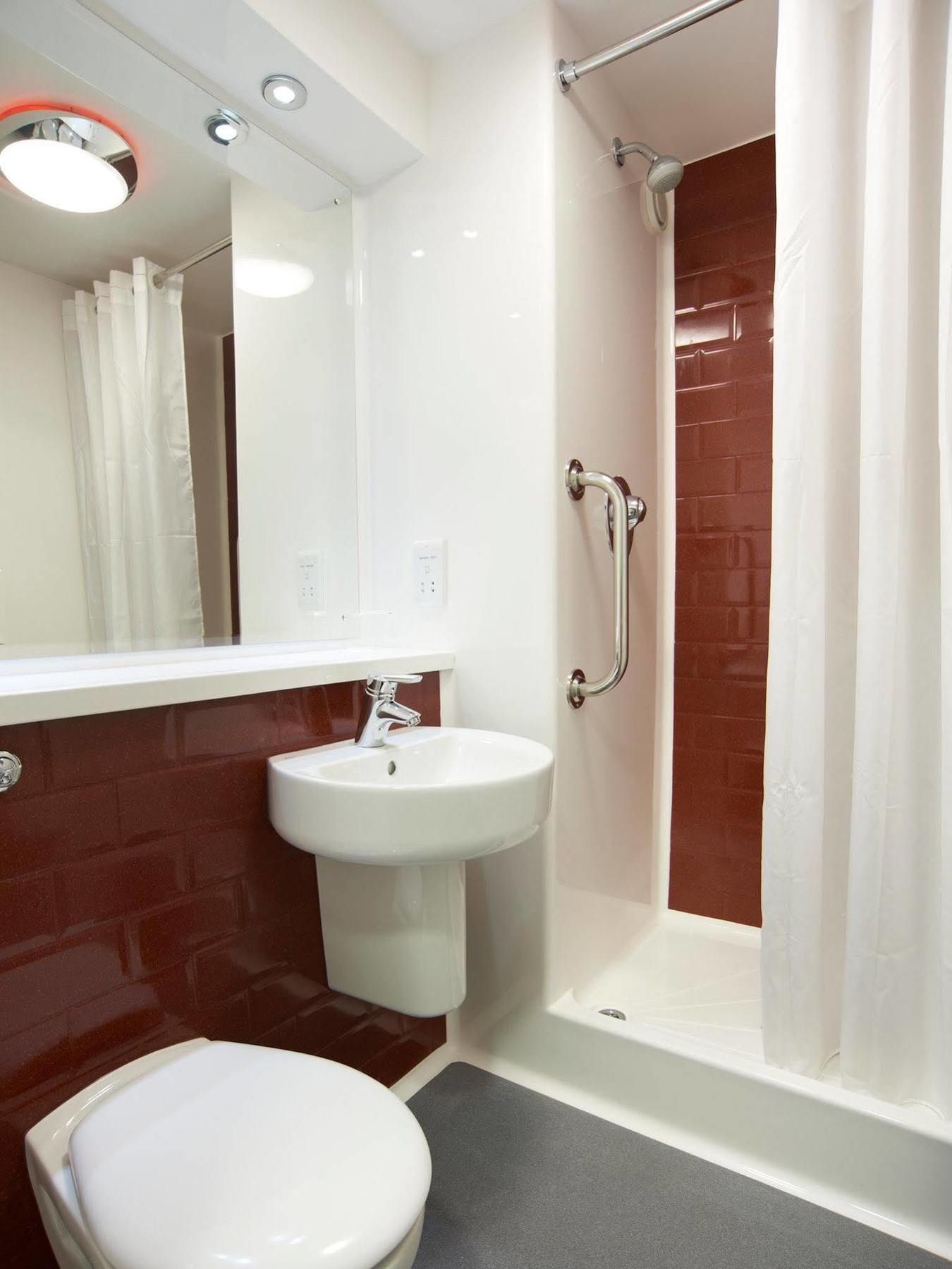 Travelodge London Woolwich Екстериор снимка