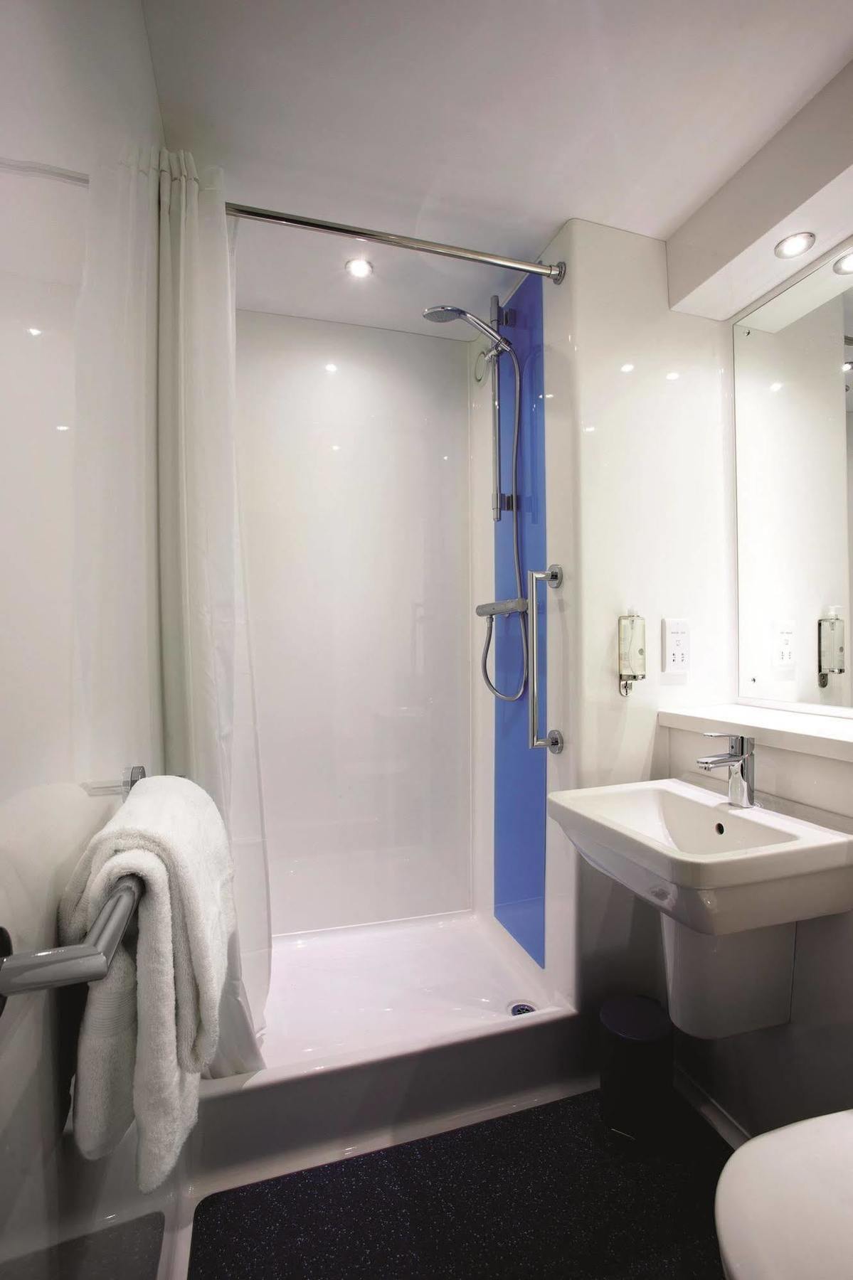 Travelodge London Woolwich Екстериор снимка